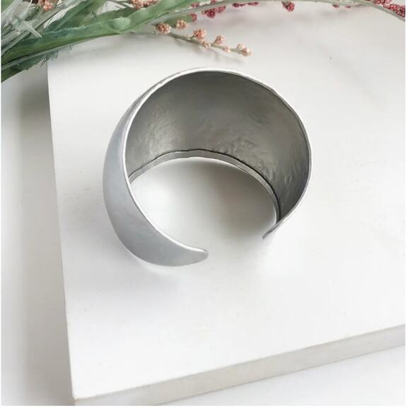 Silver Cabochon Cuff - Picture 2 of 3